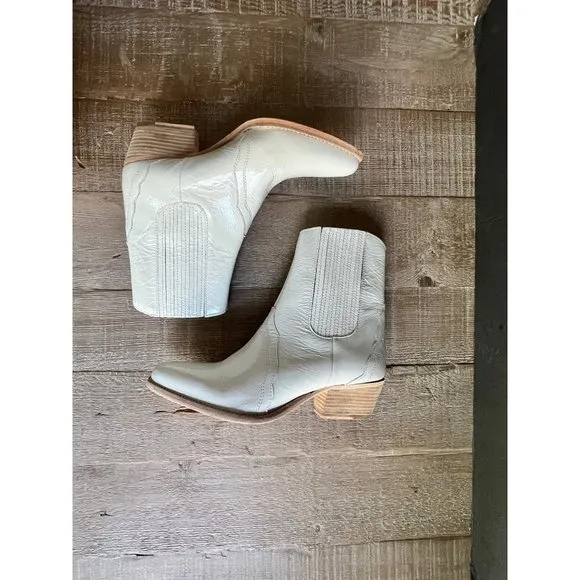 FREE PEOPLE New Frontier Chelsea Boots in Ivory patent leather 39