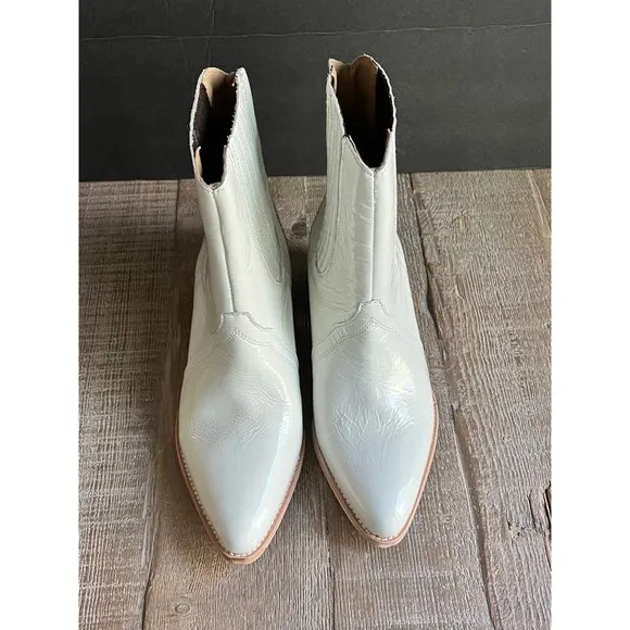 FREE PEOPLE New Frontier Chelsea Boots in Ivory patent leather 39