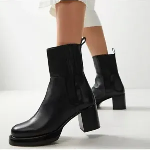 Free People Onyx Chelsea Boots - New Size 7 US Women's