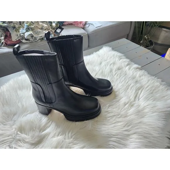 Free People Onyx Chelsea Boots - New Size 7 US Women's