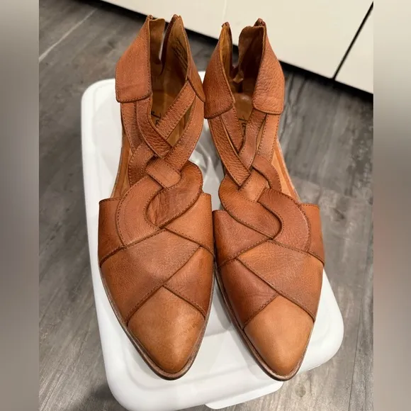 Free People Wanderlust Flat, size 39, tan Leather, great condition Gently used