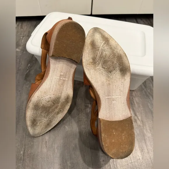 Free People Wanderlust Flat, size 39, tan Leather, great condition Gently used