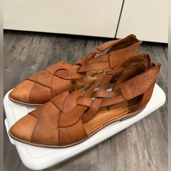 Free People Wanderlust Flat, size 39, tan Leather, great condition Gently used