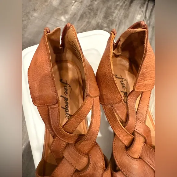 Free People Wanderlust Flat, size 39, tan Leather, great condition Gently used