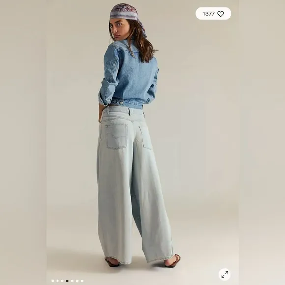 Free People We the Free Westward Demi Jeans in Fade Into You Size 29. NWT
