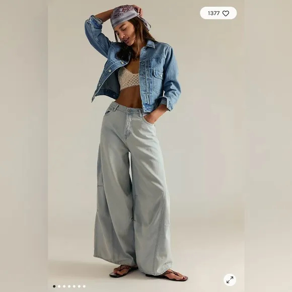 Free People We the Free Westward Demi Jeans in Fade Into You Size 29. NWT