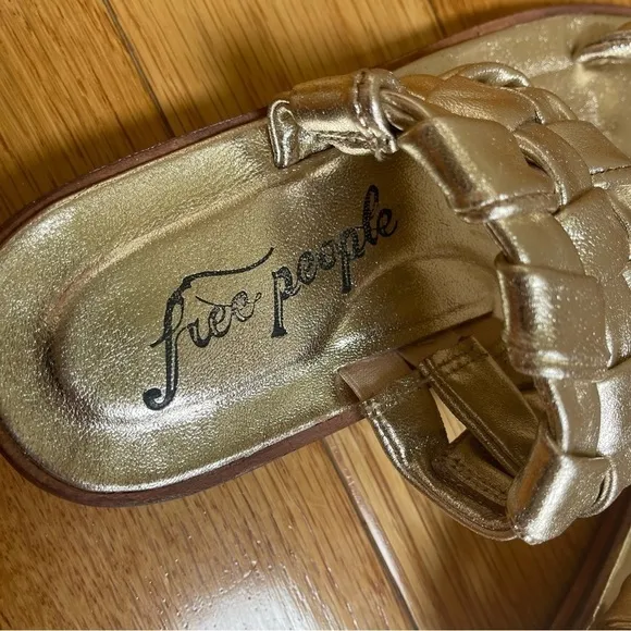 Free people Winding river slip-on flat quilted woven sandals in gold Sz 36.5