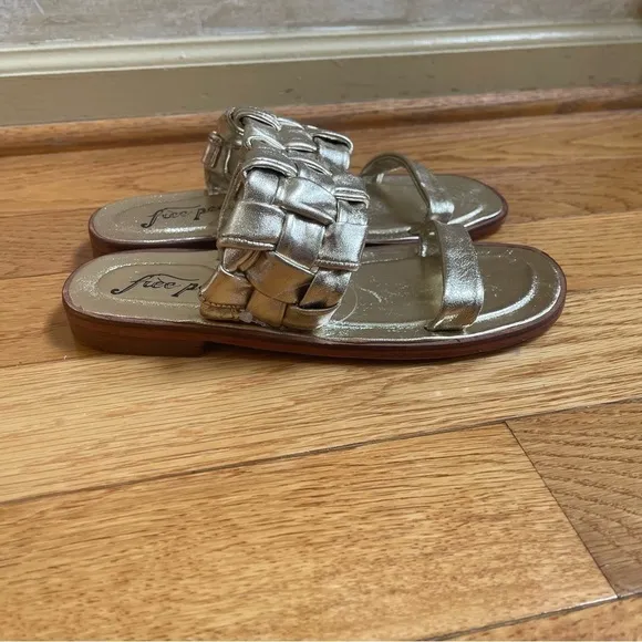 Free people Winding river slip-on flat quilted woven sandals in gold Sz 36.5