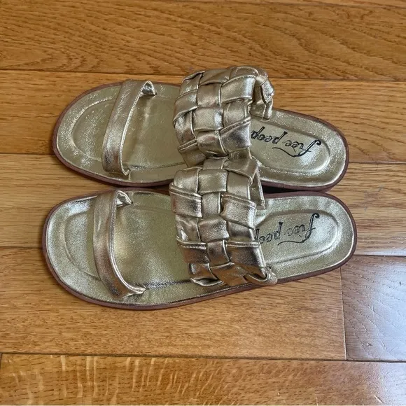 Free people Winding river slip-on flat quilted woven sandals in gold Sz 36.5