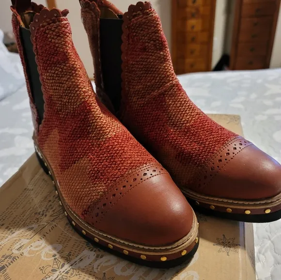 Free People Womens Textile Atlas Tapstry Studded Chelsea Boots BNIB/2 sizes left