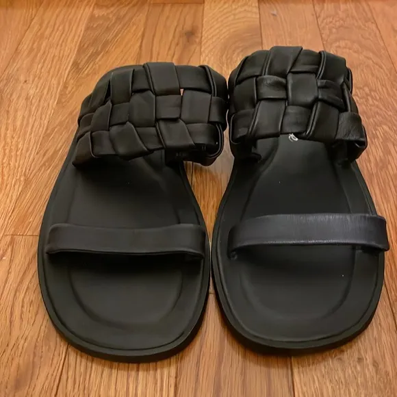 FREE PEOPLE Woven River Sandals size 37