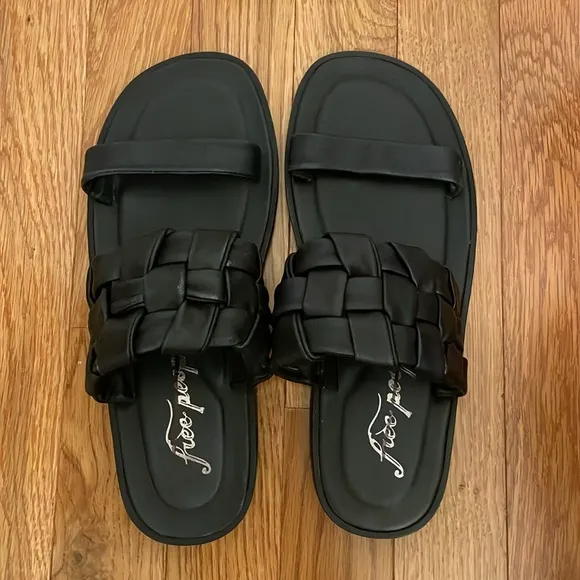 FREE PEOPLE Woven River Sandals size 37