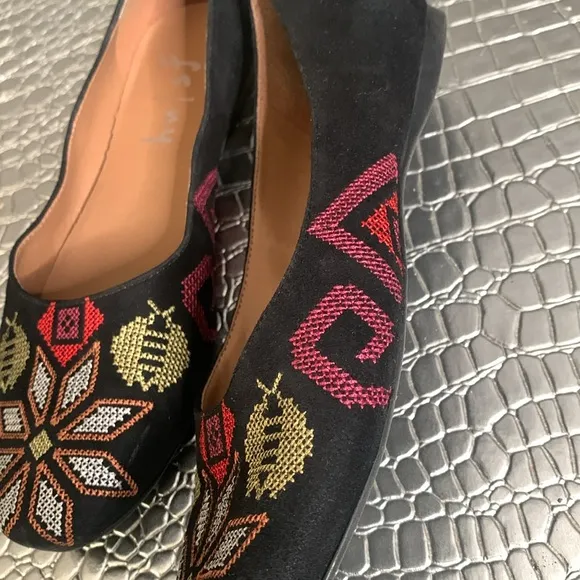 French Sole FS/NY Floral &amp; Bee embroidered tapestry Black suede 39 US 7.5 Shoes