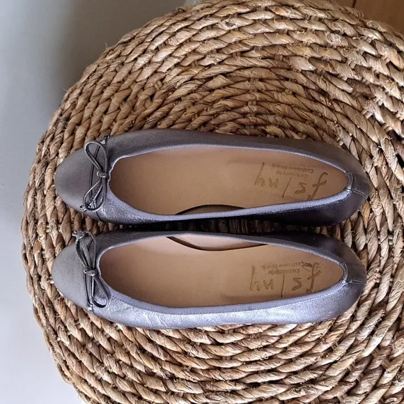 French Soles FS/NY Womens Metallic Silver/Pewter Ballet Flats Front Bow Size 8
