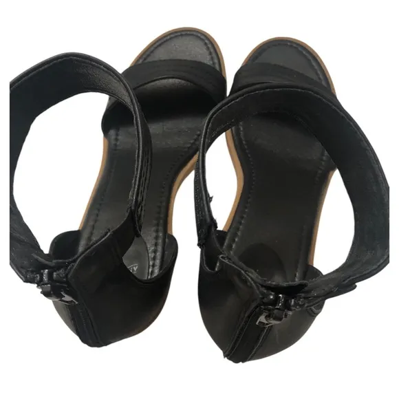 Frye and Co Womens Zaki Heeled sandals size 9M