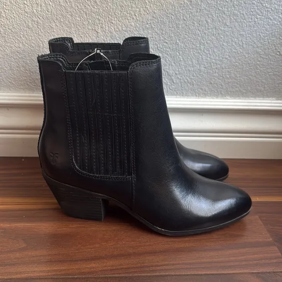 Frye Black Sandra Chelsea Boots size 8.5
