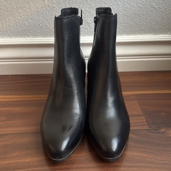 Frye Black Sandra Chelsea Boots size 8.5