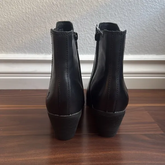Frye Black Sandra Chelsea Boots size 8.5