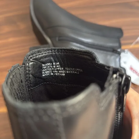 Frye Black Sandra Chelsea Boots size 8.5