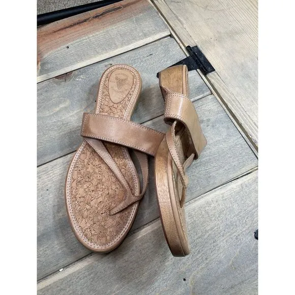 FRYE Boots Chelsea Thong Beige Sandals 6.5M Slip On