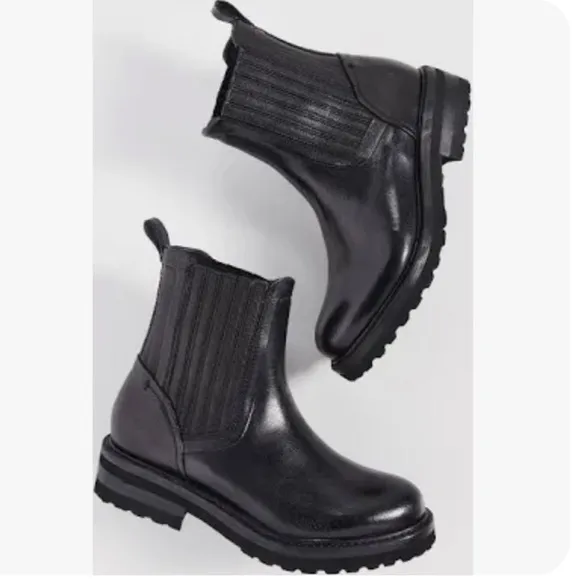 Frye Ella Moto Chelsea Boots