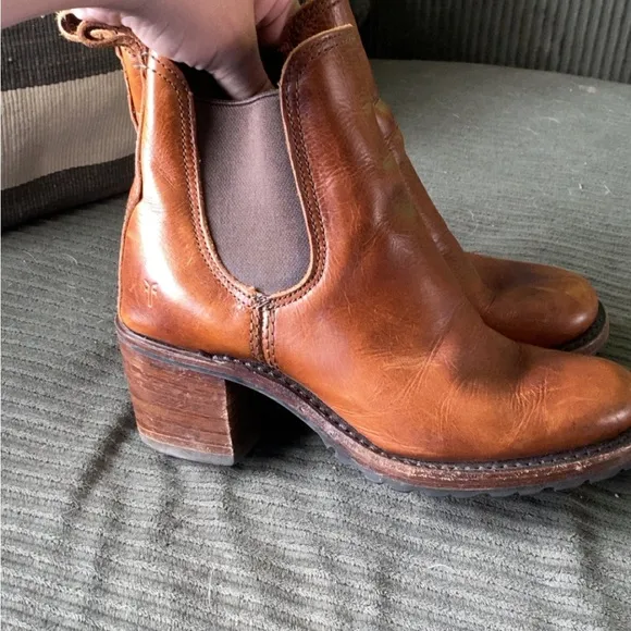 Frye Sabrina Chelsea Boot