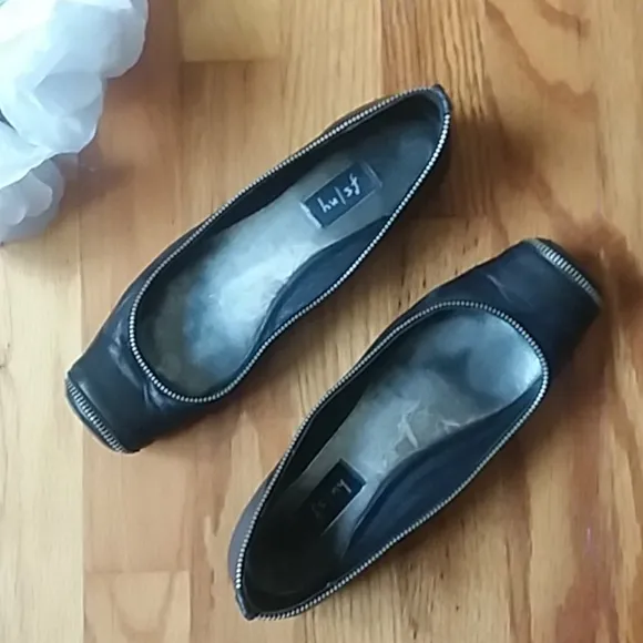 fs|ny French Sole New York Zippered Ballet Flats