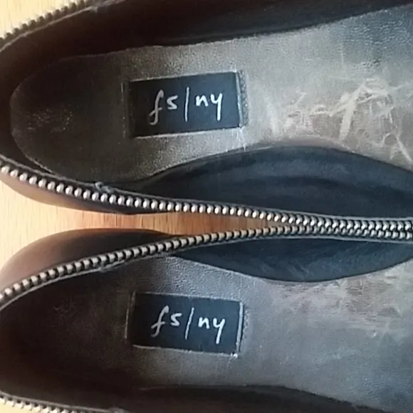 fs|ny French Sole New York Zippered Ballet Flats