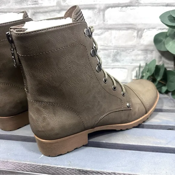G by Guess Baysic Women’s Gray Lace Up Combat Boots - Size 9M
