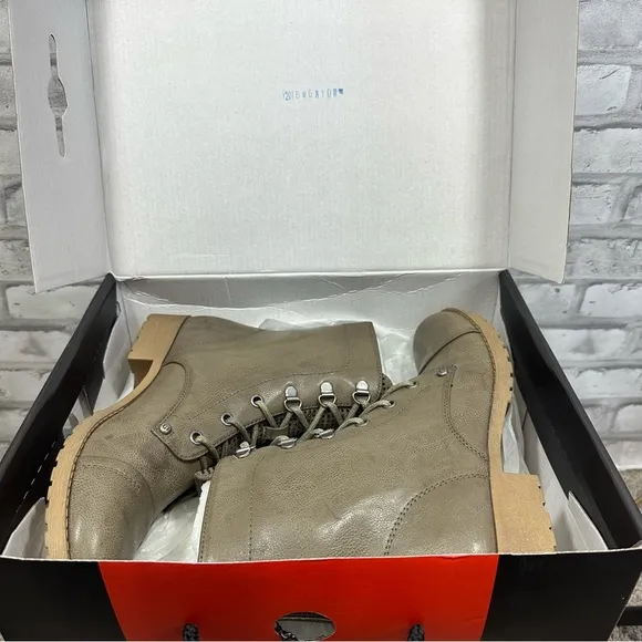 G by Guess Baysic Women’s Gray Lace Up Combat Boots - Size 9M