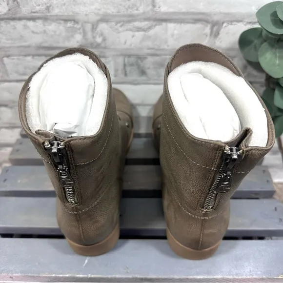 G by Guess Baysic Women’s Gray Lace Up Combat Boots - Size 9M