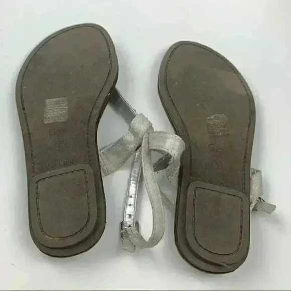 Gap womens sandals size 6 gray faux suede beaded tribal t-strap thongs