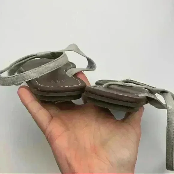 Gap womens sandals size 6 gray faux suede beaded tribal t-strap thongs