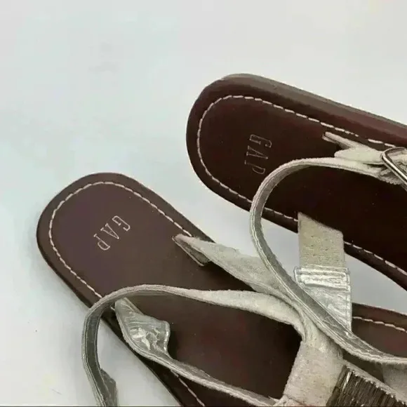 Gap womens sandals size 6 gray faux suede beaded tribal t-strap thongs