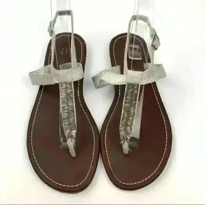 Gap womens sandals size 6 gray faux suede beaded tribal t-strap thongs