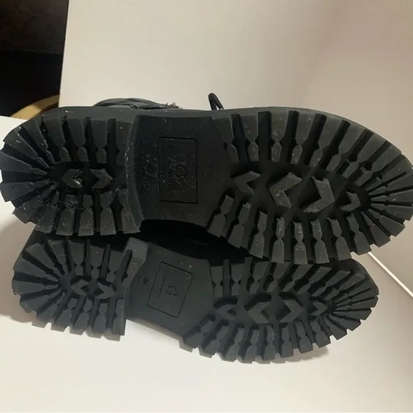 GBG Los Angeles combat boots NWOT