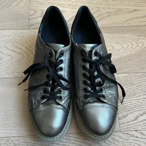 Geox sneakers, size 8.