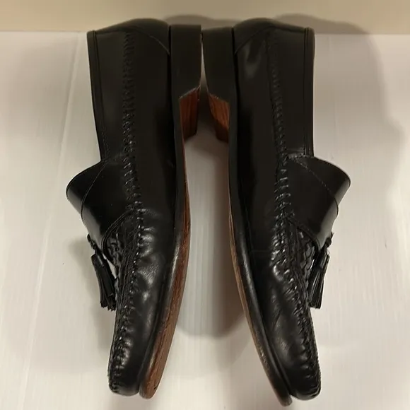 G.H. Bass and Co Black Loafers with Tassels FK8454 size 12M- great condition