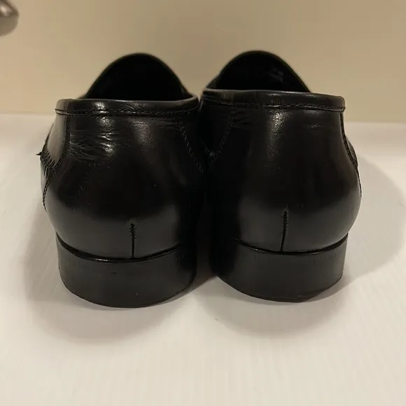 G.H. Bass and Co Black Loafers with Tassels FK8454 size 12M- great condition