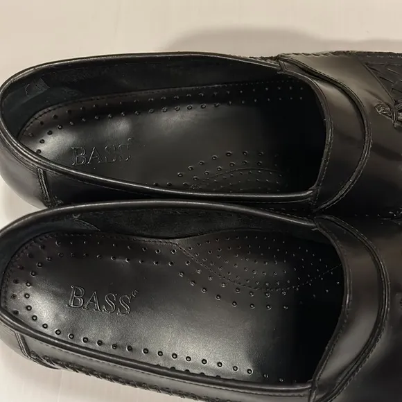 G.H. Bass and Co Black Loafers with Tassels FK8454 size 12M- great condition