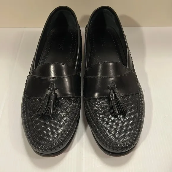 G.H. Bass and Co Black Loafers with Tassels FK8454 size 12M- great condition