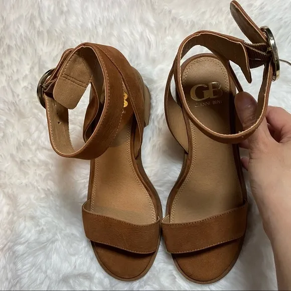 Gianni Bini Block Heel Sandals Ankle Strap in Brown Size 6.5