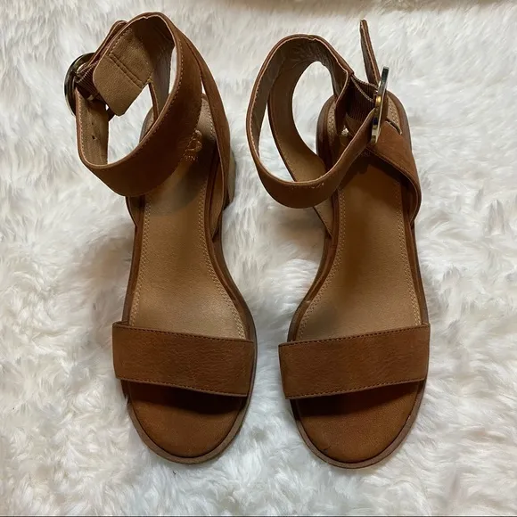 Gianni Bini Block Heel Sandals Ankle Strap in Brown Size 6.5