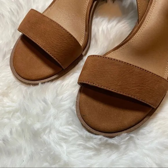 Gianni Bini Block Heel Sandals Ankle Strap in Brown Size 6.5