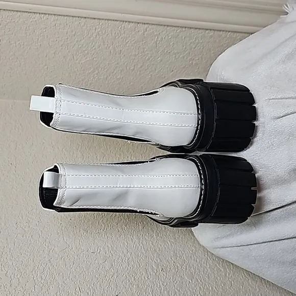 Gianni Bini Chelsea White Slip-on Boots