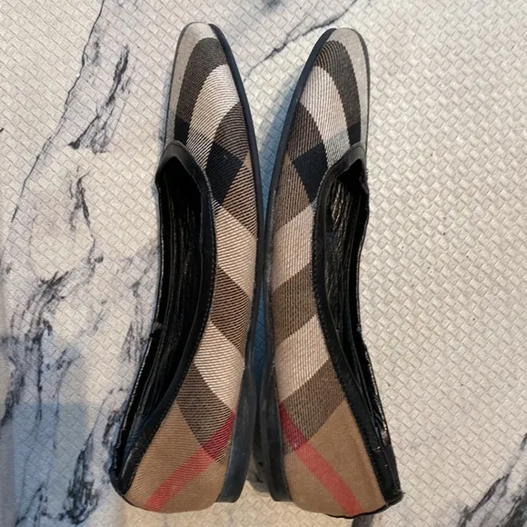 Girls Burberry Nova Check Canvas &amp; Leather Flats EUC! 33 🇬🇧, size 3 🇺🇸
