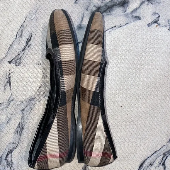 Girls Burberry Nova Check Canvas &amp; Leather Flats EUC! 33 🇬🇧, size 3 🇺🇸