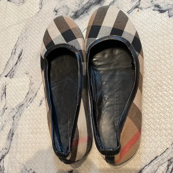 Girls Burberry Nova Check Canvas &amp; Leather Flats EUC! 33 🇬🇧, size 3 🇺🇸