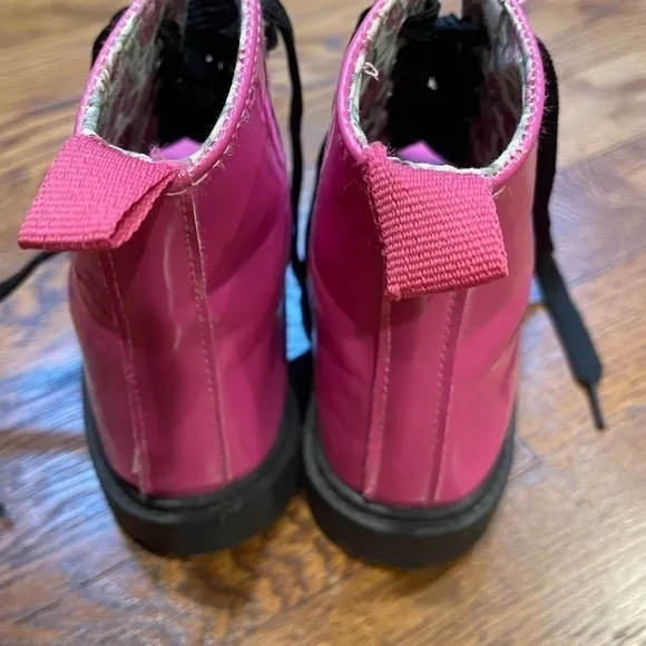 Girls patent leather hot pink‎ combat boots