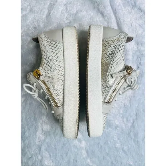 Giuseppe Zanotti Gold/Cream Python Embossed Leather And Leather Double Zip Low T